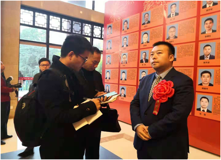 熱烈祝賀仟坤集團(tuán)謝澤波總裁被授予 “四川省優(yōu)秀民營企業(yè)家”稱號